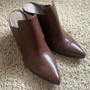 Donald J. Pilner Varet Women's Mules 9.5M